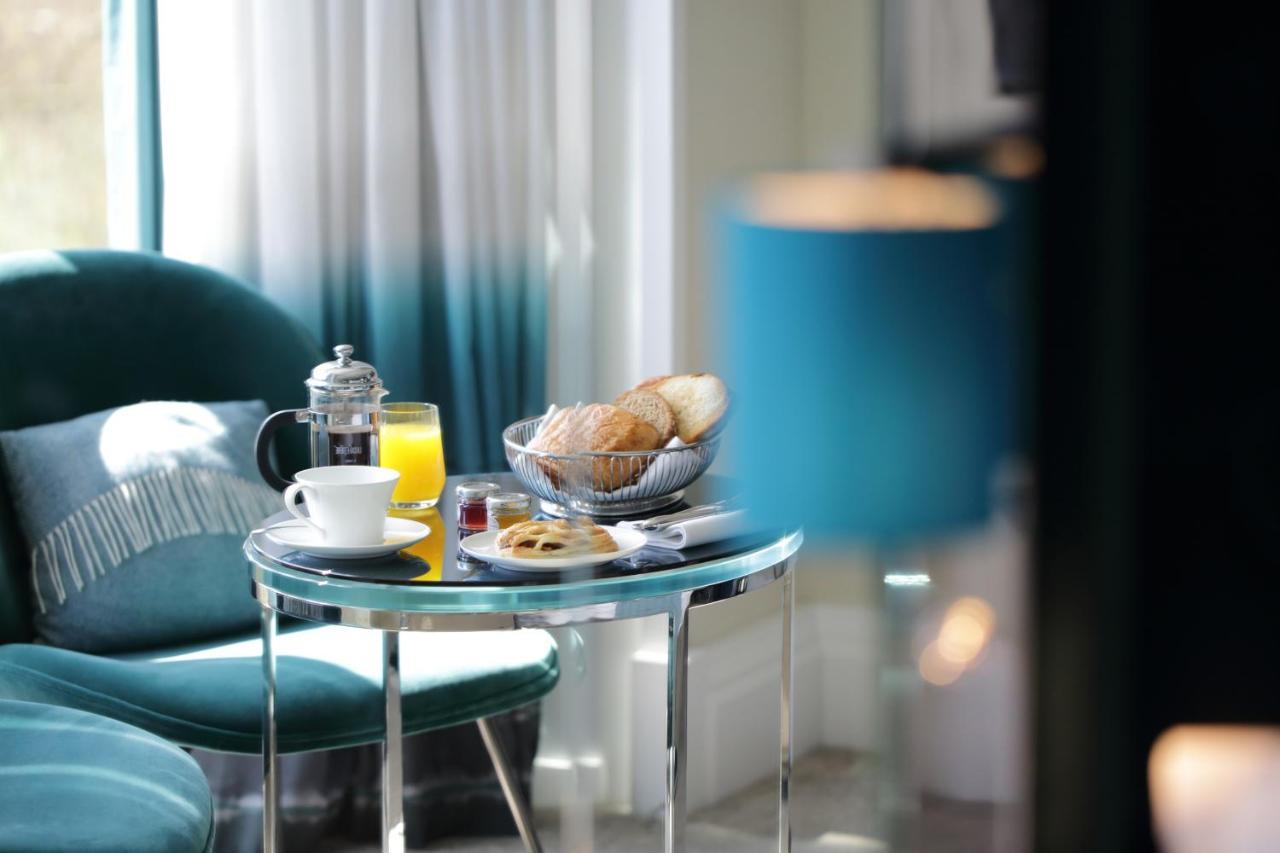 The Athenaeum Hotel & Residences London Exterior photo A room at the hotel