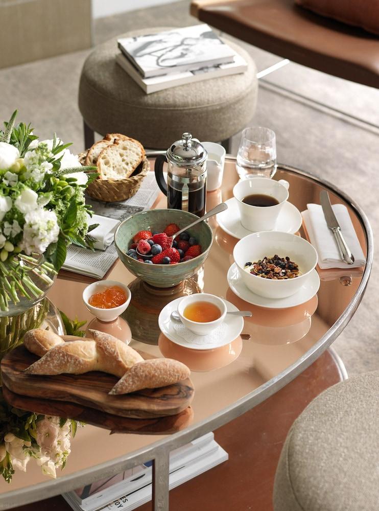 The Athenaeum Hotel & Residences London Exterior photo A light breakfast