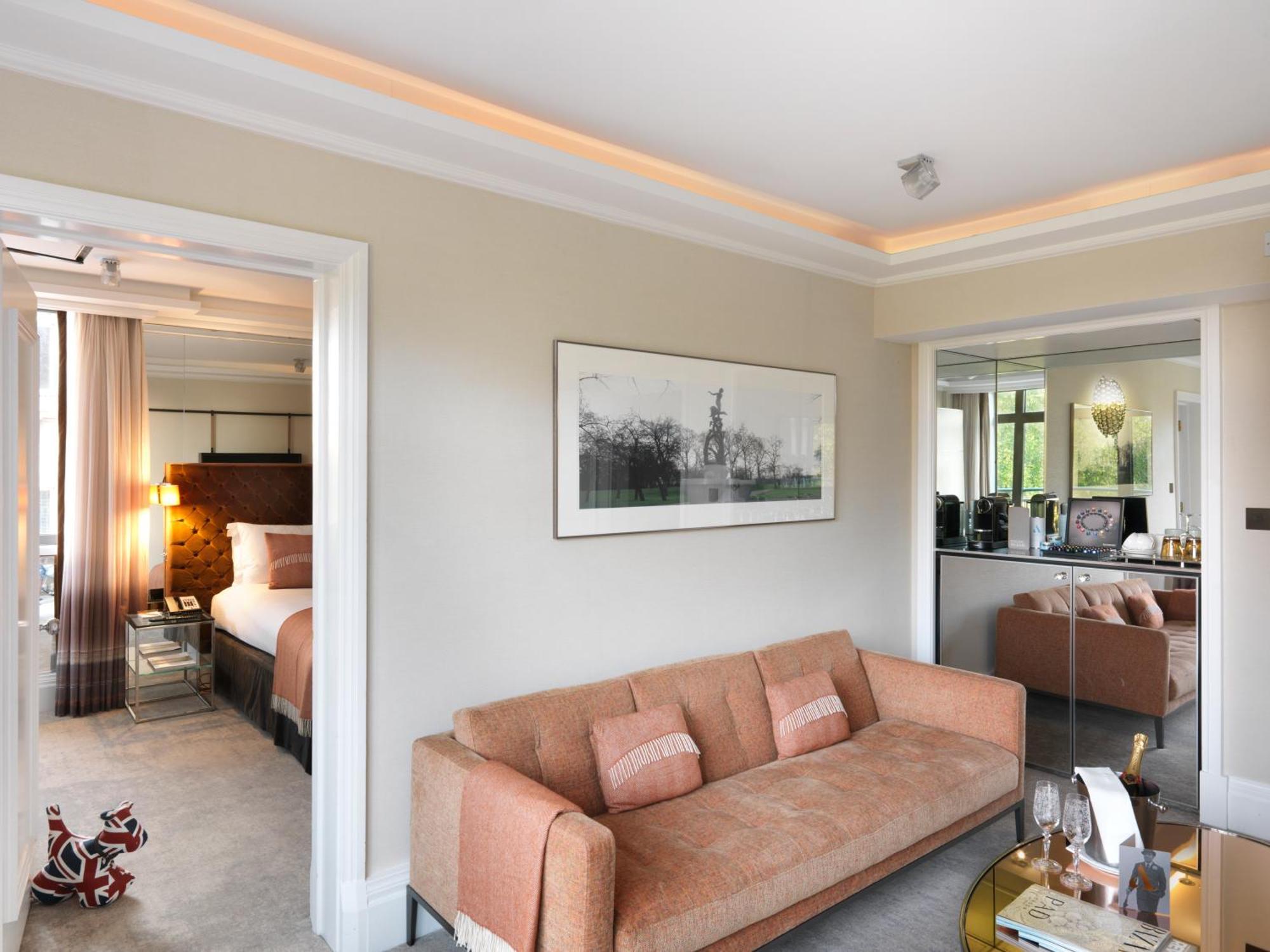 The Athenaeum Hotel & Residences London Room photo A suite at the Mandarin Oriental, Munich