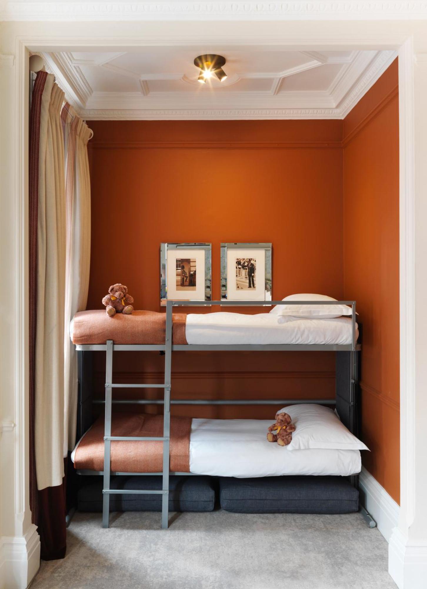 The Athenaeum Hotel & Residences London Room photo A bunk bed