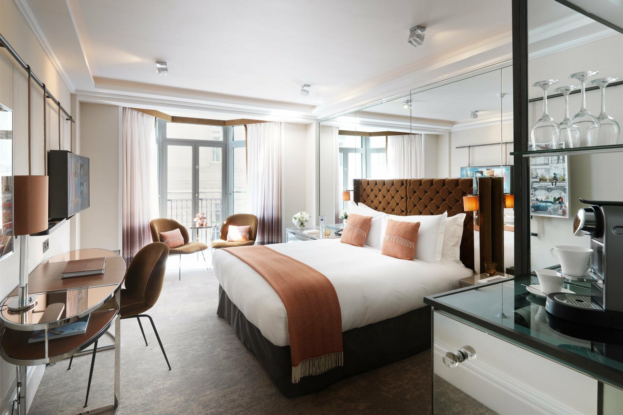 The Athenaeum Hotel & Residences London Exterior photo A bedroom at the hotel