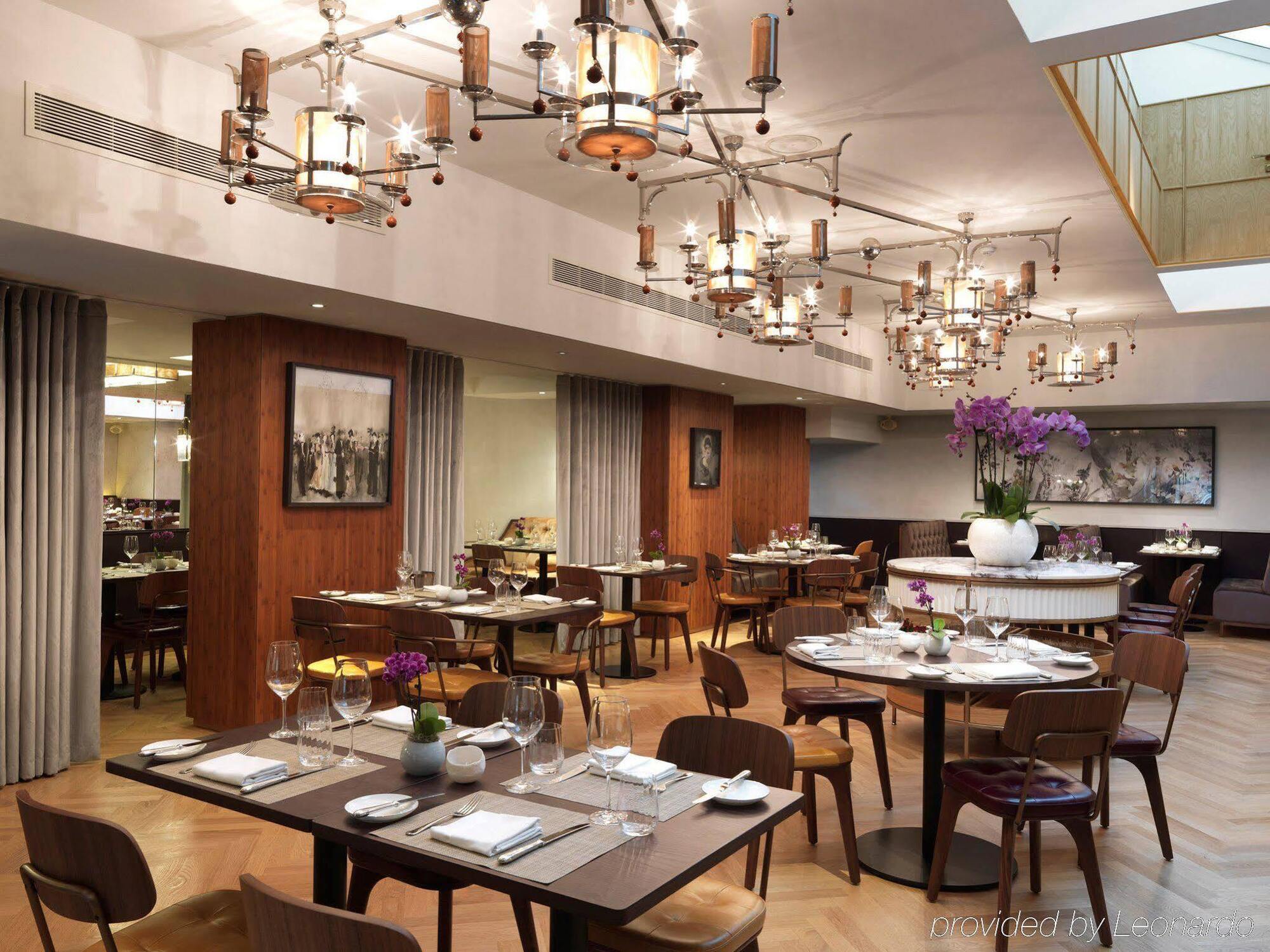 The Athenaeum Hotel & Residences London Exterior photo The restaurant at The Ivy, 2012
